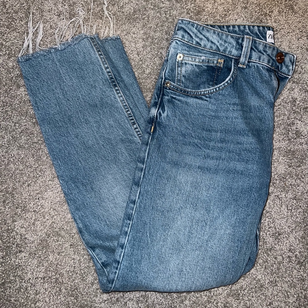 Zara straight leg denim jeans! Size US 4